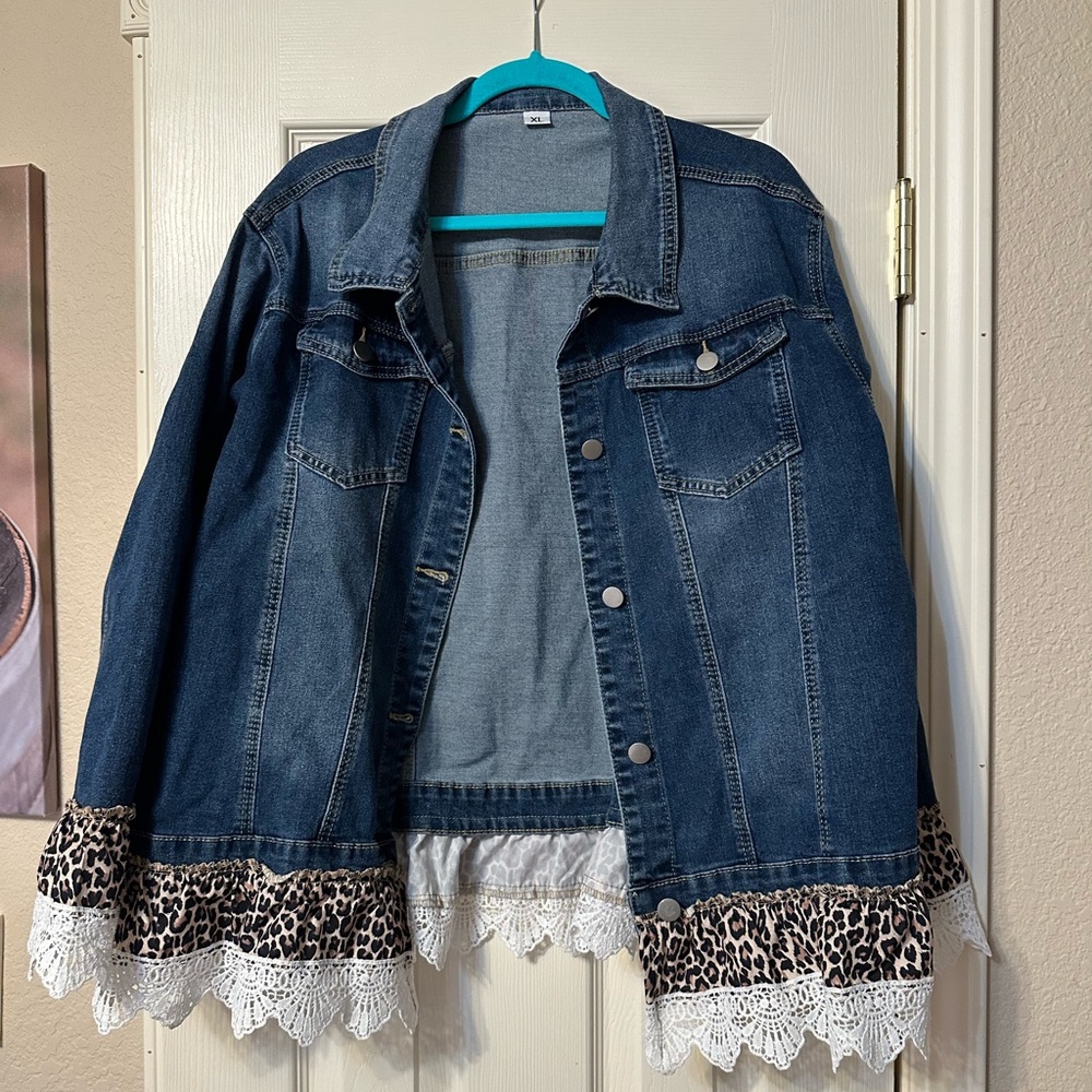 Chic Blue Denim Jacket with Lace and Leopard Accents